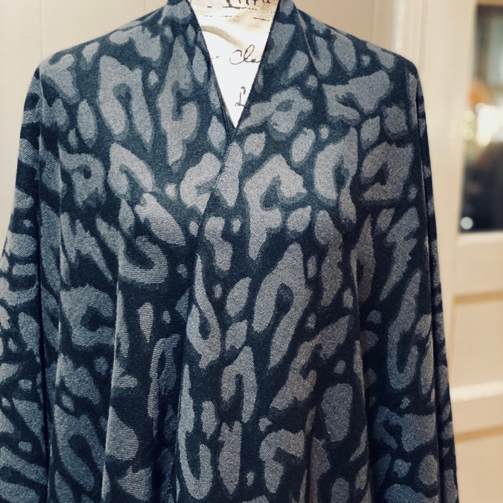 🆕🐾 Soft Fleece Leopard Print Wrap